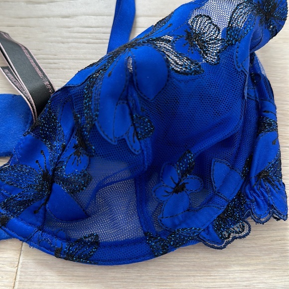 Victoria’s secret bra and bottom - Picture 2 of 3